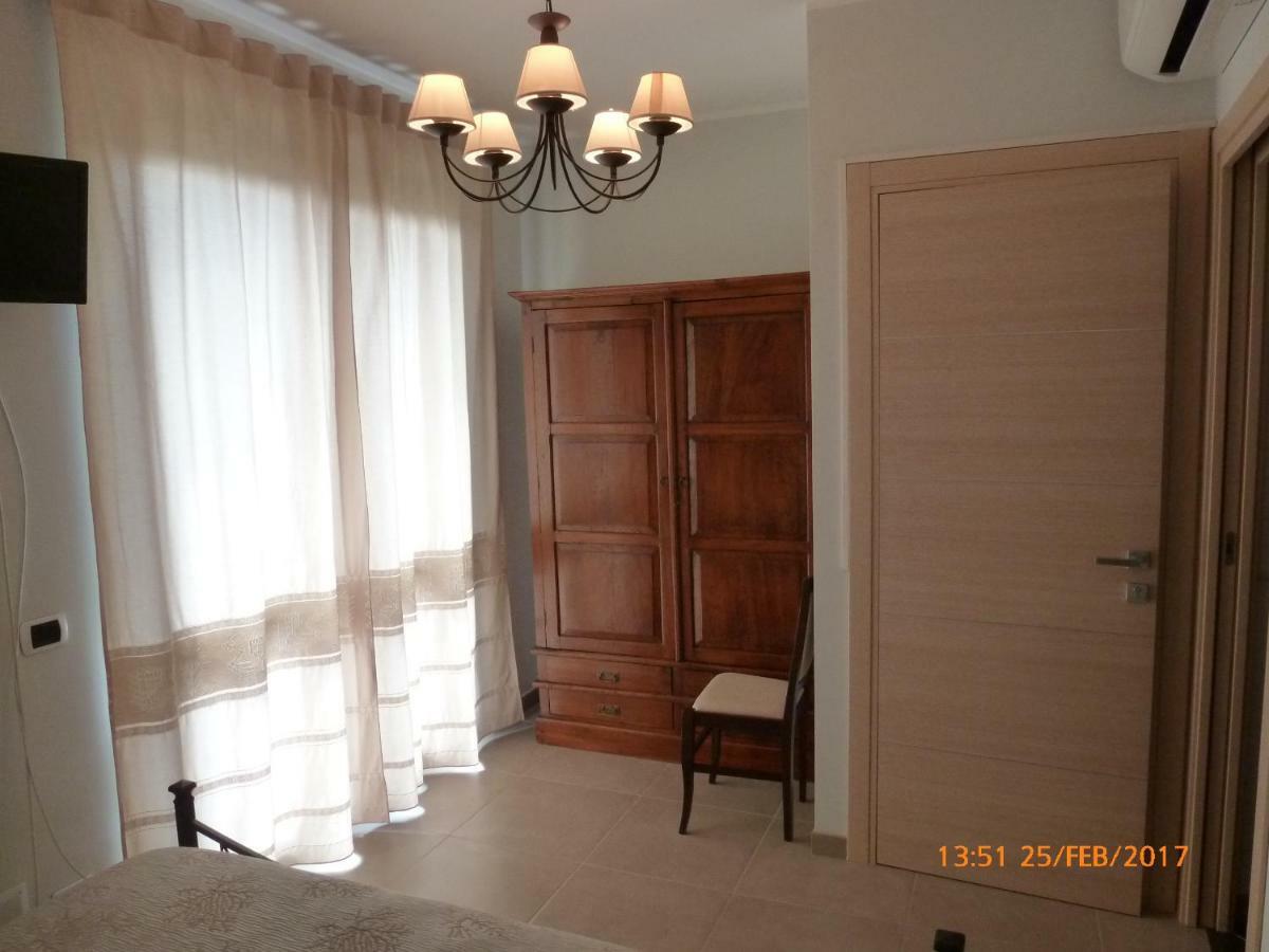 Emozioni D'Estate Bed & Breakfast Pula Luaran gambar