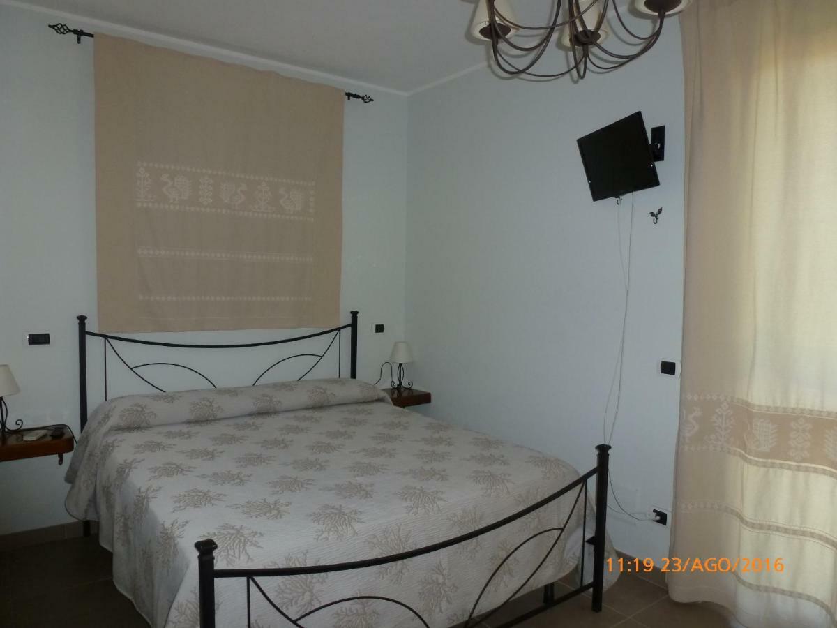 Emozioni D'Estate Bed & Breakfast Pula Luaran gambar