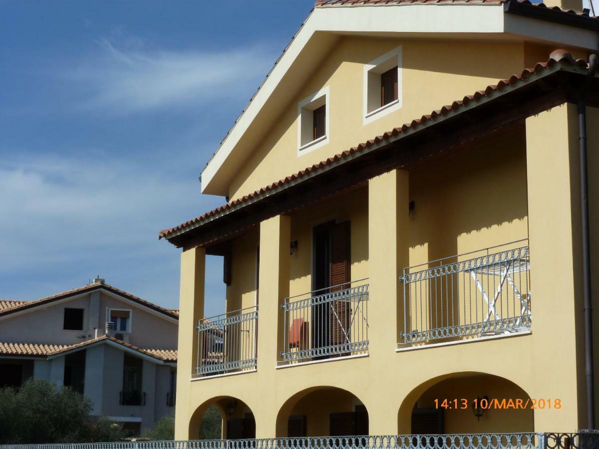 Emozioni D'Estate Bed & Breakfast Pula Luaran gambar