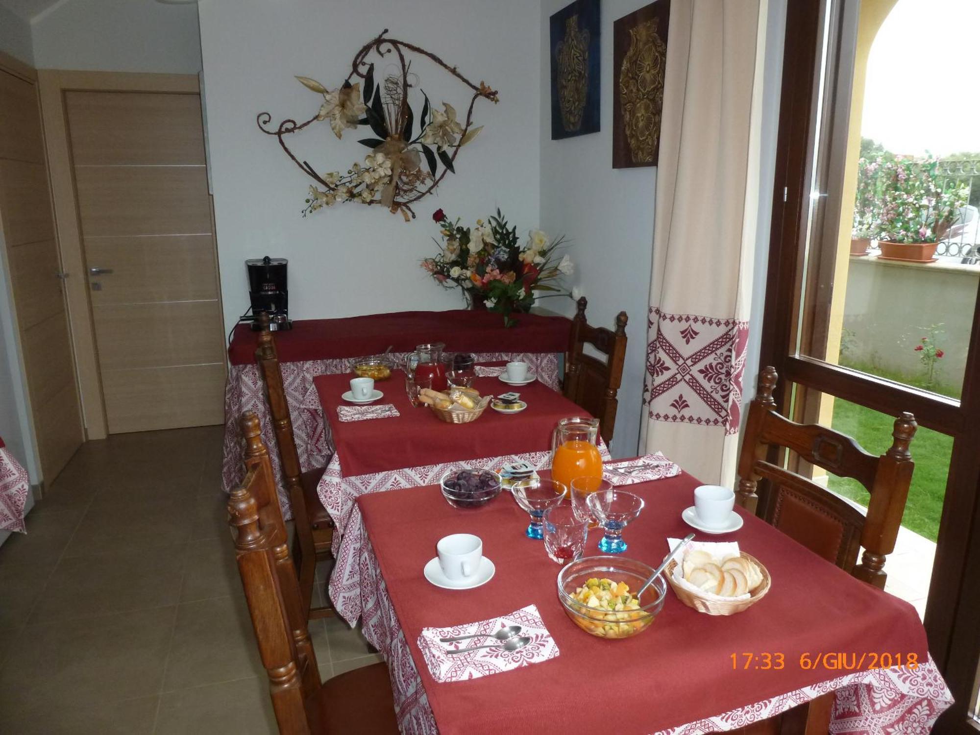 Emozioni D'Estate Bed & Breakfast Pula Luaran gambar